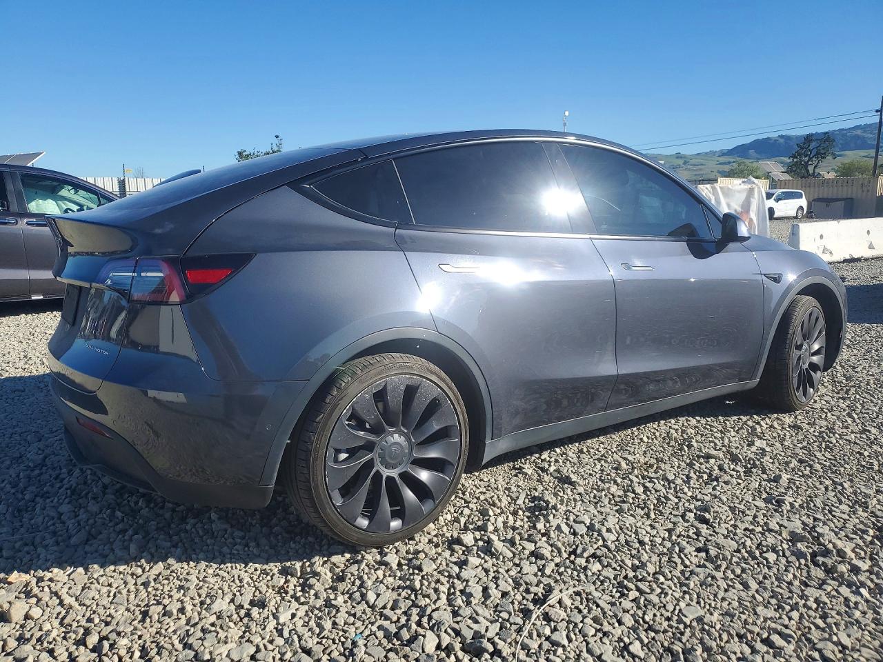 2022 TESLA Model y VIN 7SAYGDEE1NF319624 photo 3