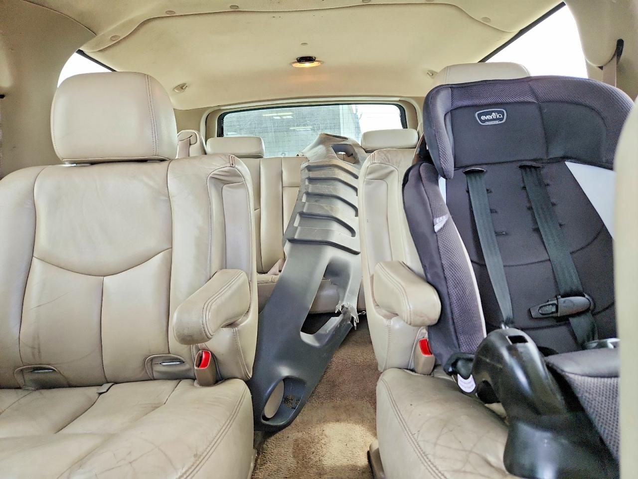 2003 Chevrolet Suburban VIN 3GNFK16Z63G283124 photo 10