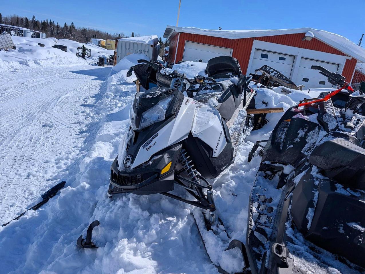 2015 SKID Expedition VIN 2BPSKDFA0FV000550 photo 2