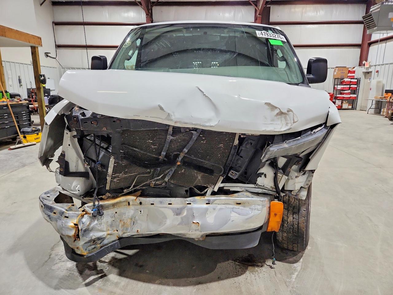 2017 GMC Savana VIN 1GTW7AFF9H1912347 photo 5