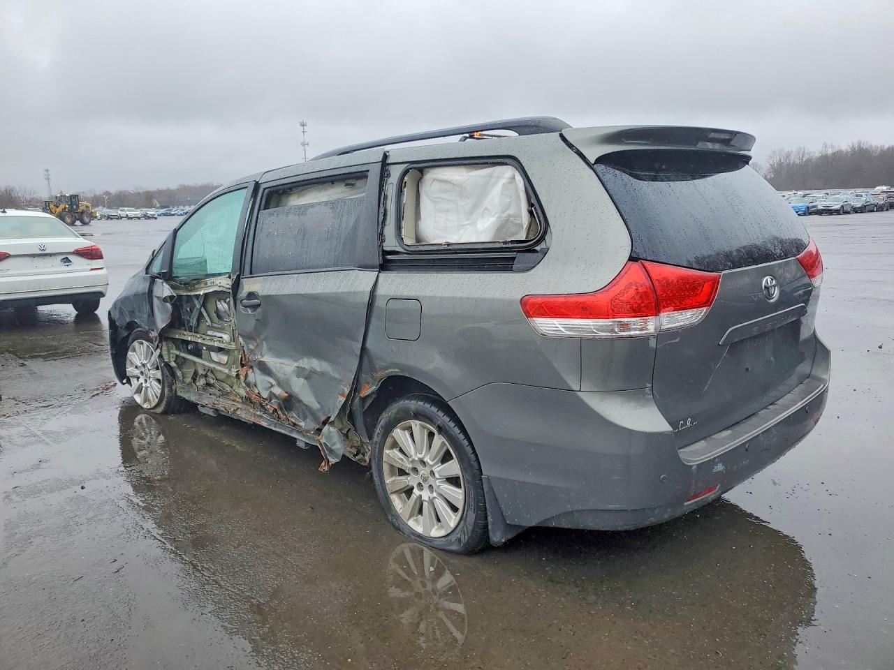 2012 Toyota All models VIN 5TDYK3DC0CS196655 photo 2