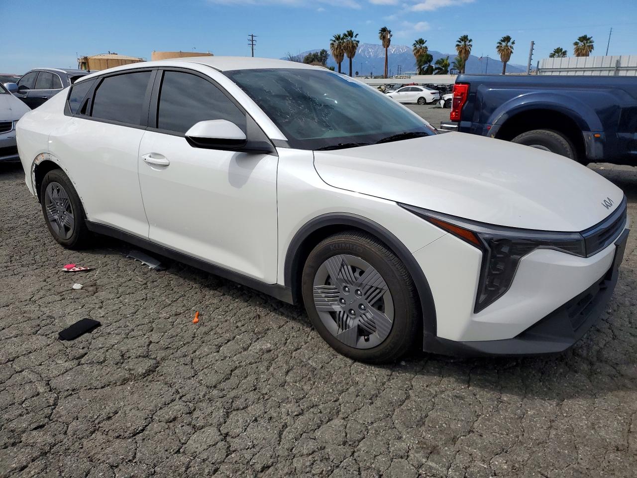 2025 Kia All other VIN 3KPFT4DE8SE145585 photo 4
