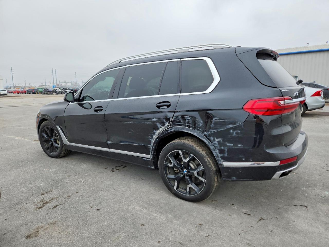2019 BMW X7 VIN 5UXCX4C5XKLS37330 photo 2