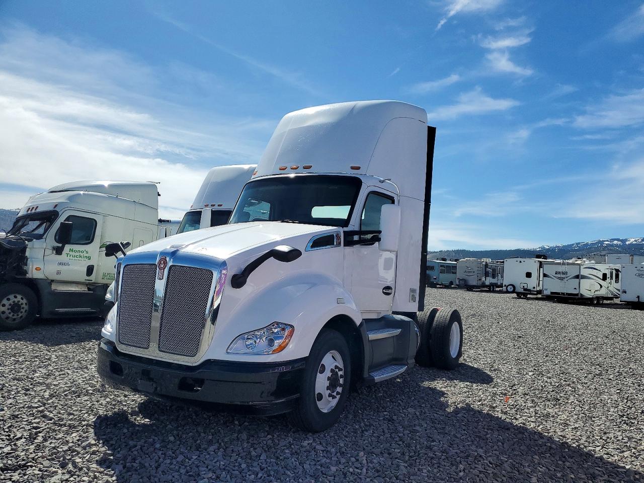 2016 KENWORTH All models VIN 1XKYA48X8GJ496618 photo 2