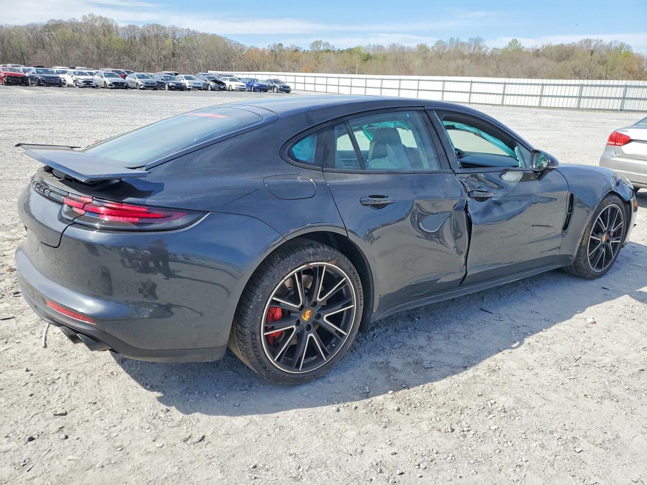 2018 Porsche Panamera VIN WP0AF2A79JL141336 photo 3
