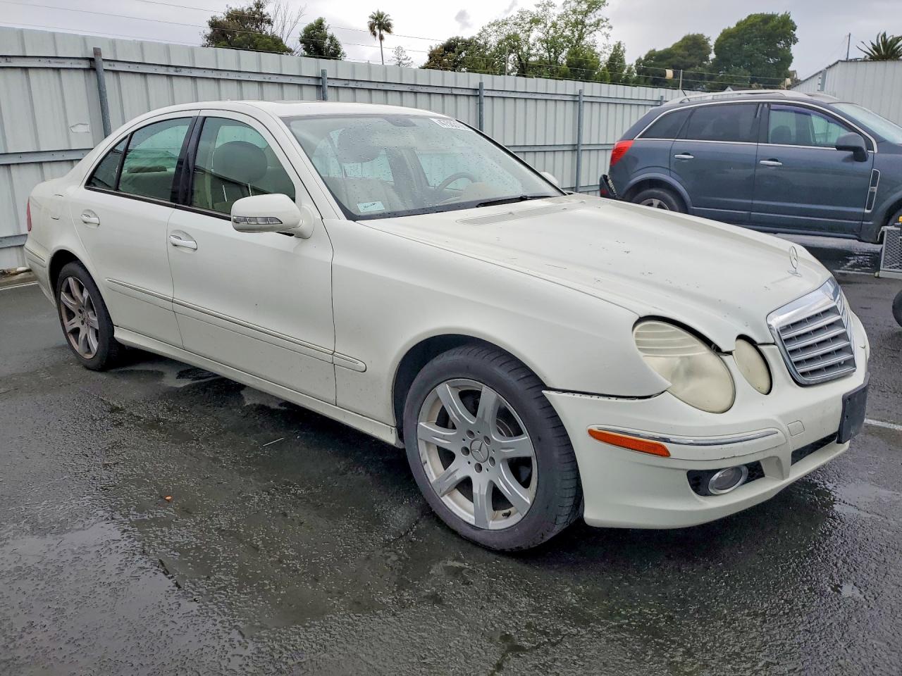 2007 Mercedes-Benz E-class VIN WDBUF56X67B013589 photo 4