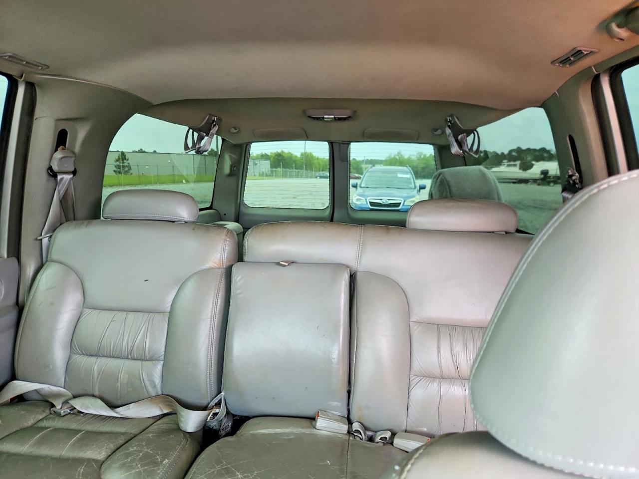 1998 Chevrolet Suburban VIN 3GNFK16R9WG142830 photo 10