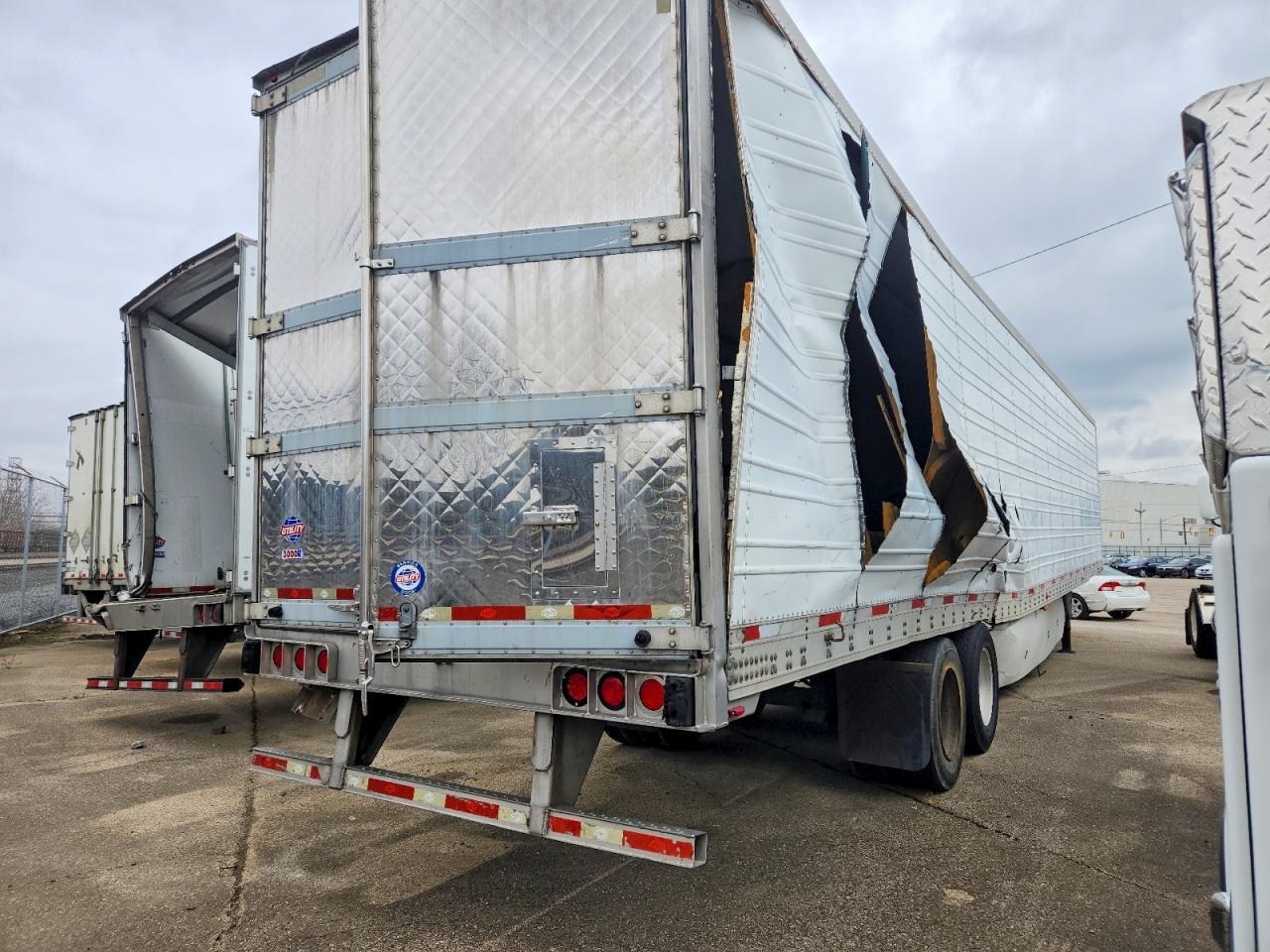 2016 UTILITY All models VIN 1UYVS2533GU399313 photo 4