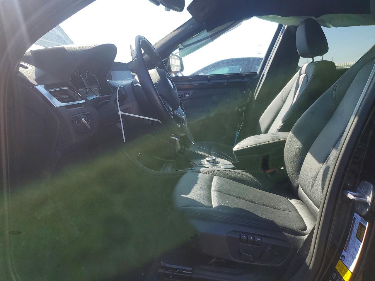 2018 BMW X1 VIN WBXHT3C38J5L32549 photo 7