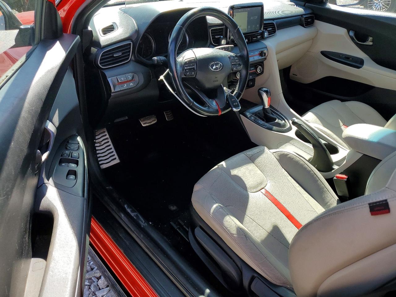 2020 Hyundai Veloster VIN KMHTH6AB5LU028362 photo 8