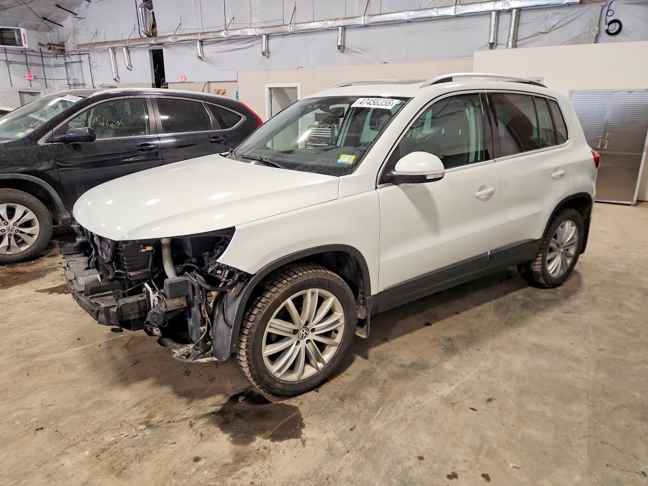 2016 Volkswagen Tiguan VIN WVGBV7AX1GW558795 photo 1