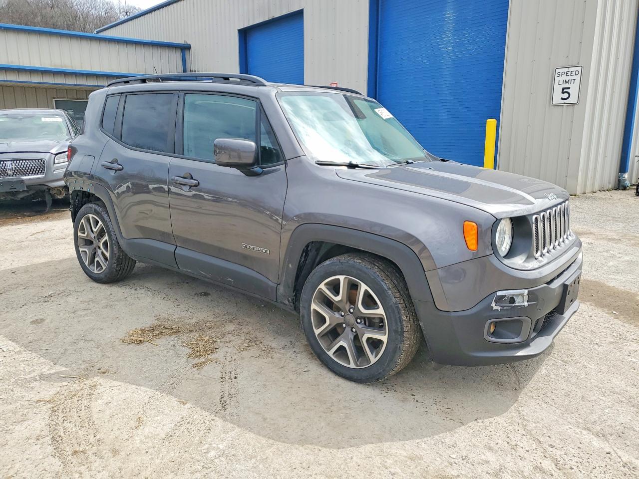 2017 Jeep Renegade VIN ZACCJABB5HPF64425 photo 4