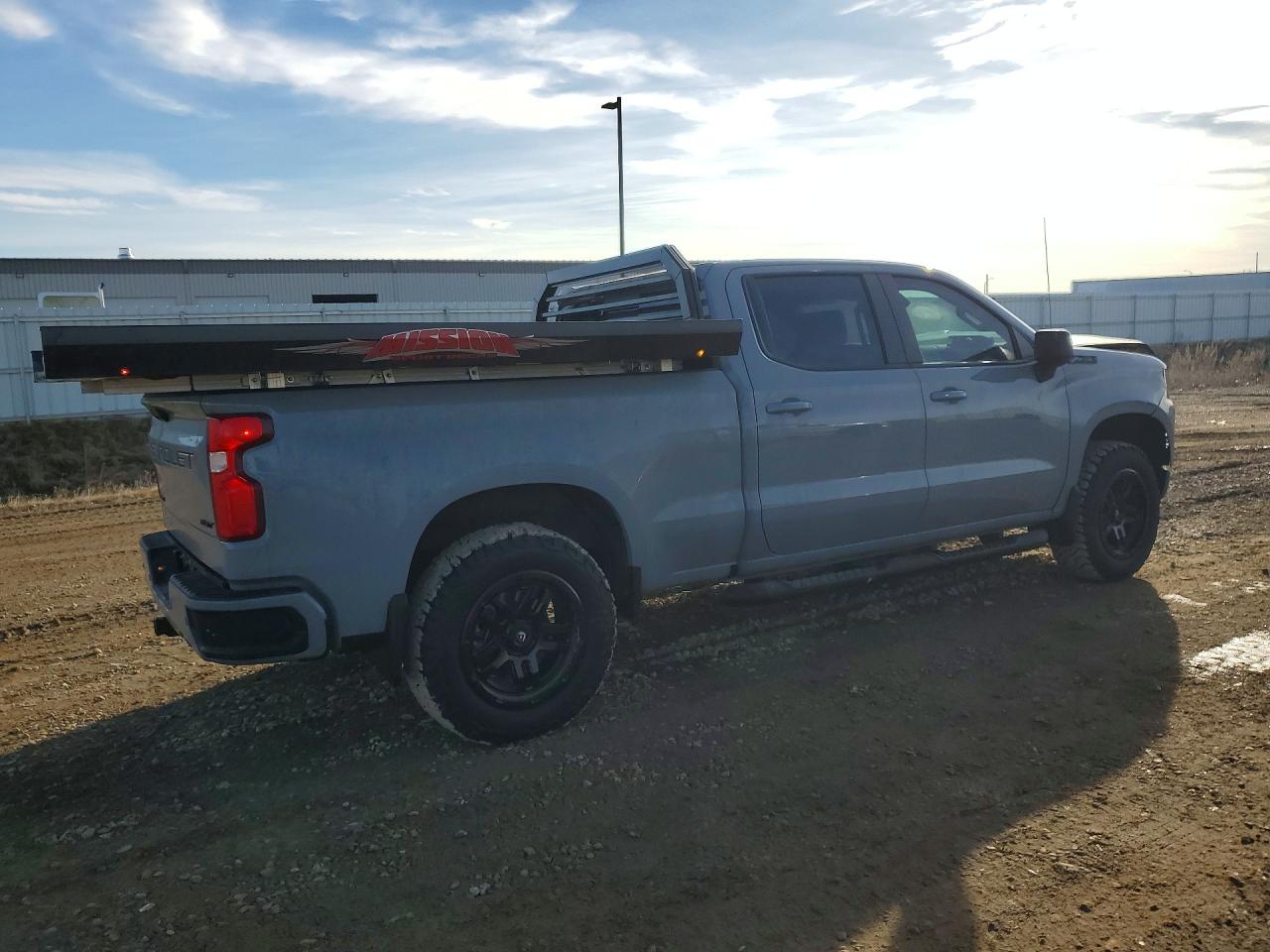 2025 CHEV All models VIN 1GCUKEE82SZ128472 photo 3