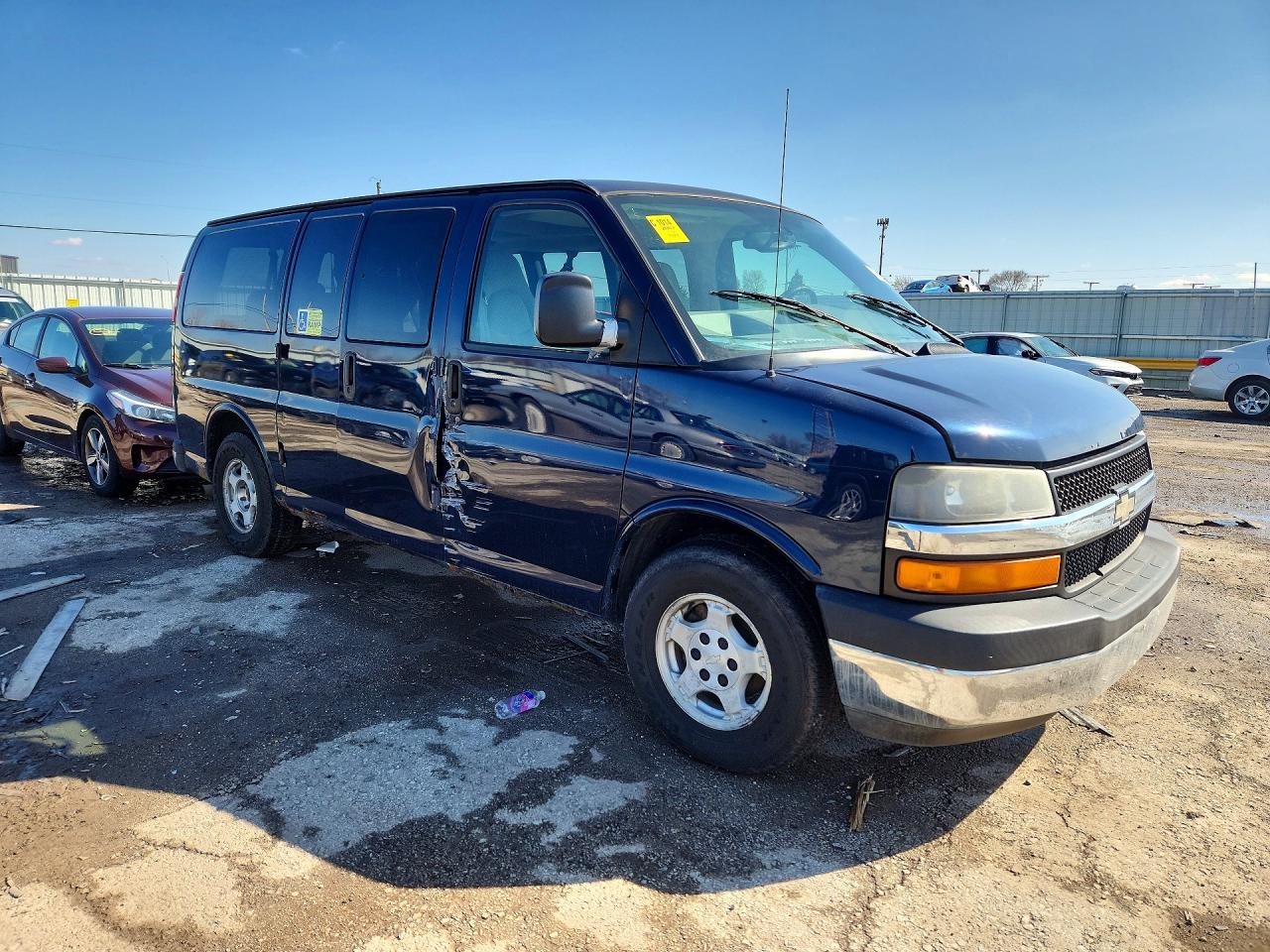 2007 Chevrolet Express VIN 1GNFG15Z371180363 photo 4