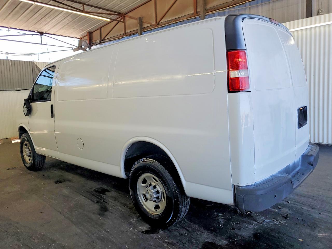 2021 CHEVROLET Express VIN 1GCWGAFP1M1239640 photo 2