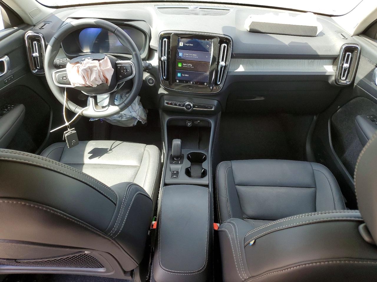 2025 Volvo Xc40 core VIN YV4L12UJ2S2607465 photo 8