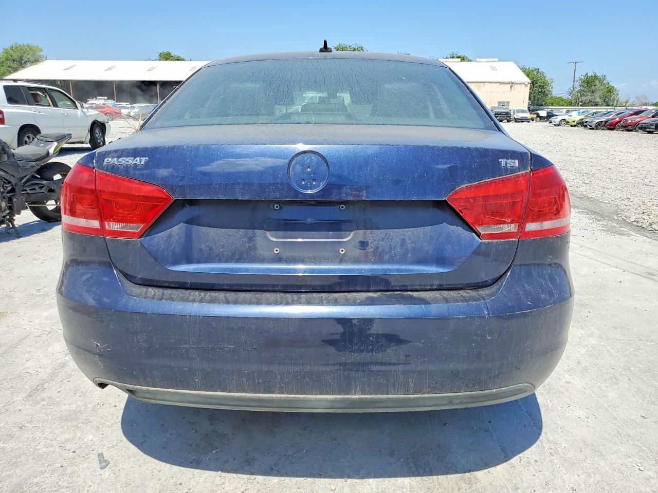 2015 Volkswagen Passat s VIN 1VWAT7A33FC041529 photo 6