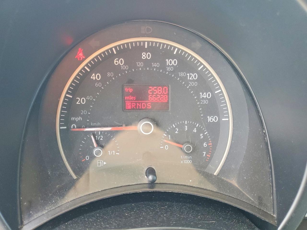 2010 Volkswagen Beetle VIN 3VWRW3AL0AM011110 photo 9