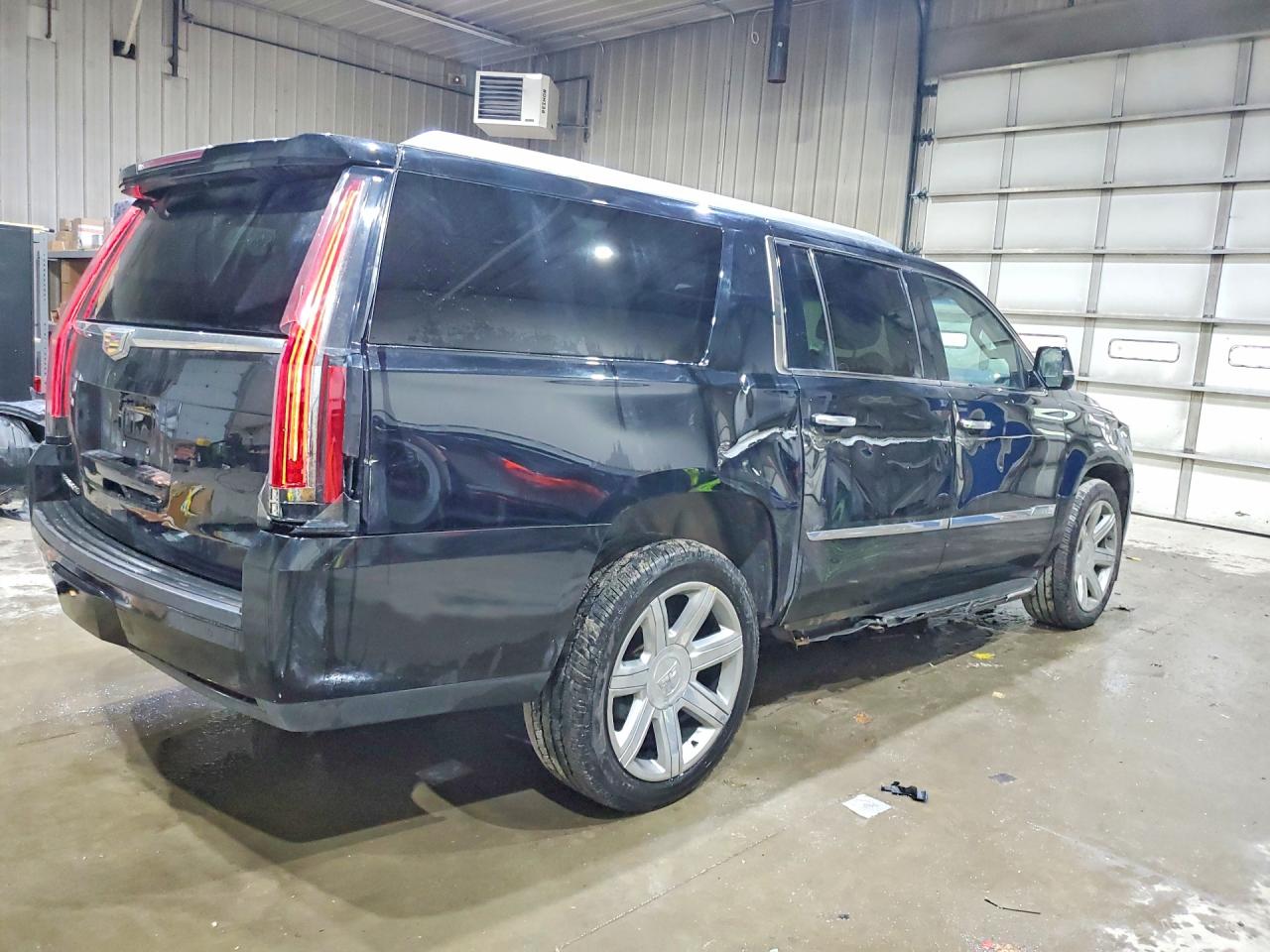 2016 Cadillac Escalade VIN 1GYS4HKJ2GR141377 photo 3
