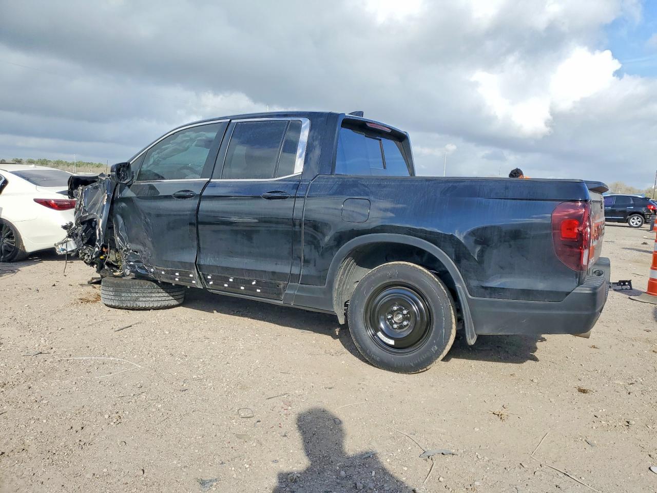 2025 Honda Ridgeline VIN 5FPYK3F58SB018095 photo 2