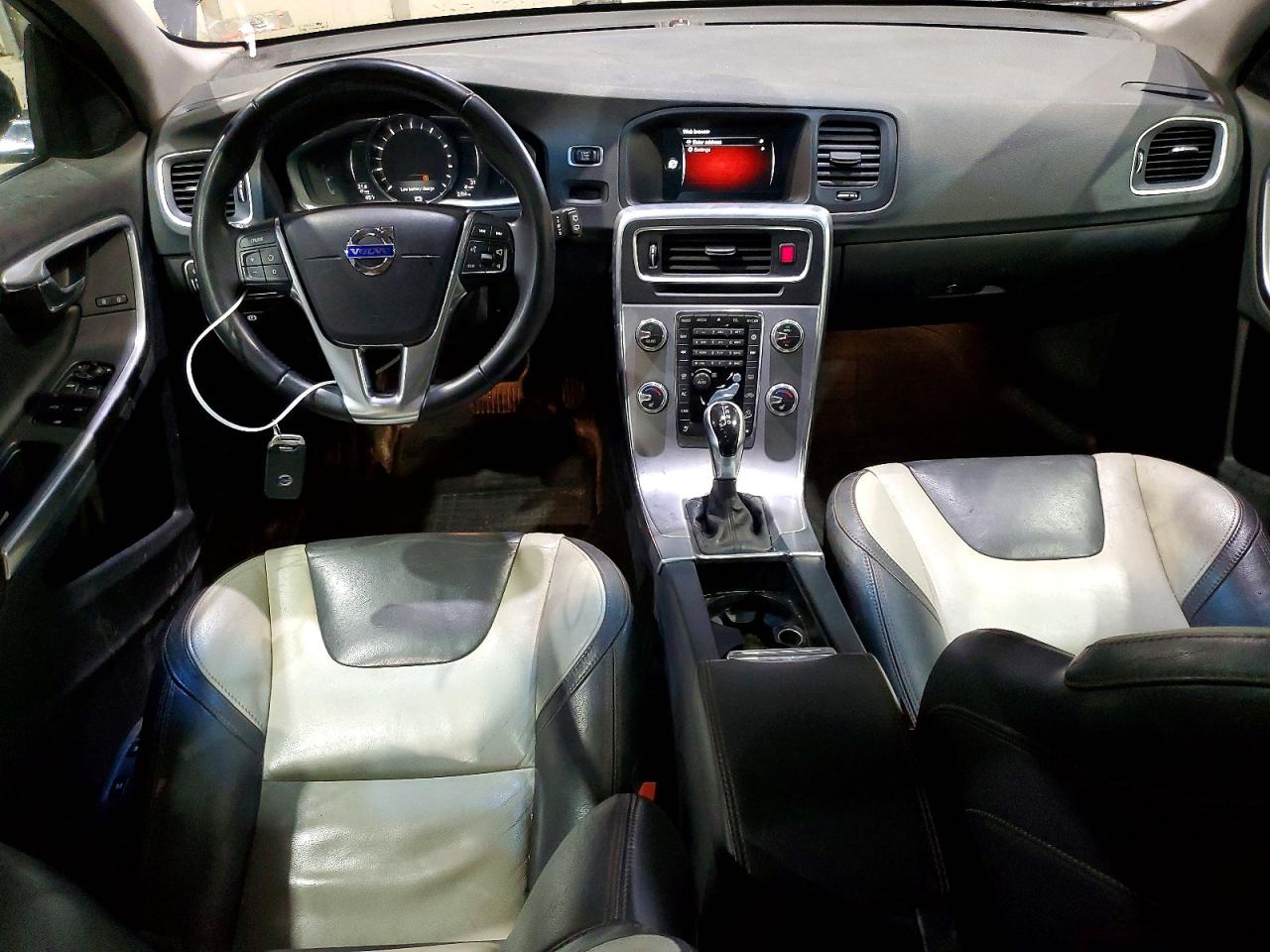 2017 Volvo V60 VIN YV440MWK1H1024635 photo 8