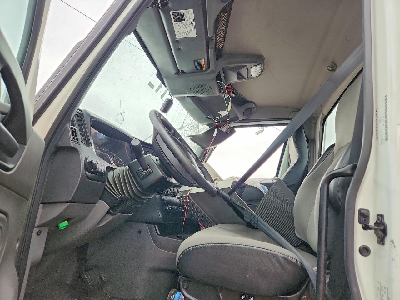 2025 International All models VIN 3HSDZTZR2SN152423 photo 5