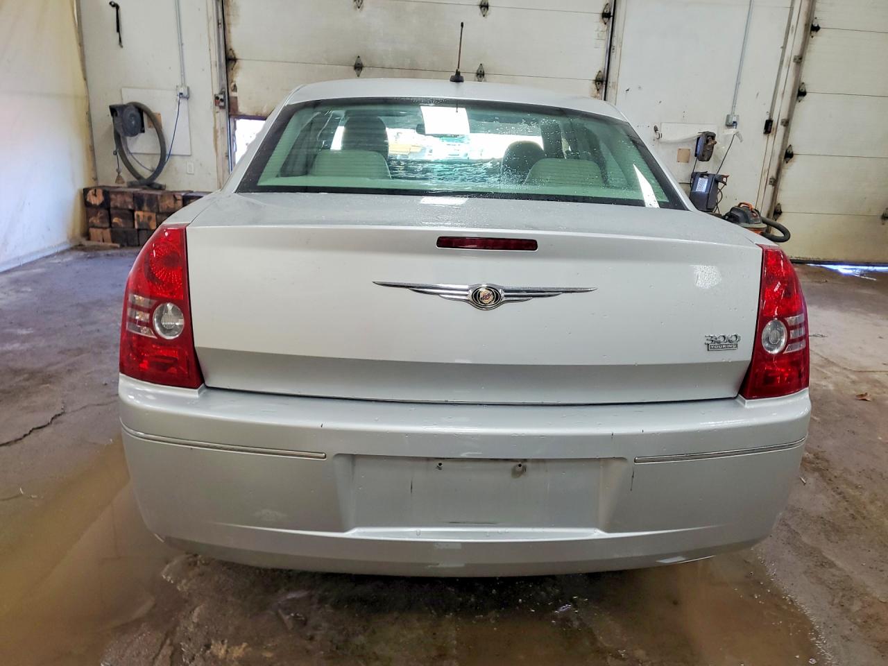 2008 Chrysler 300 VIN 2C3LA53G18H310850 photo 6