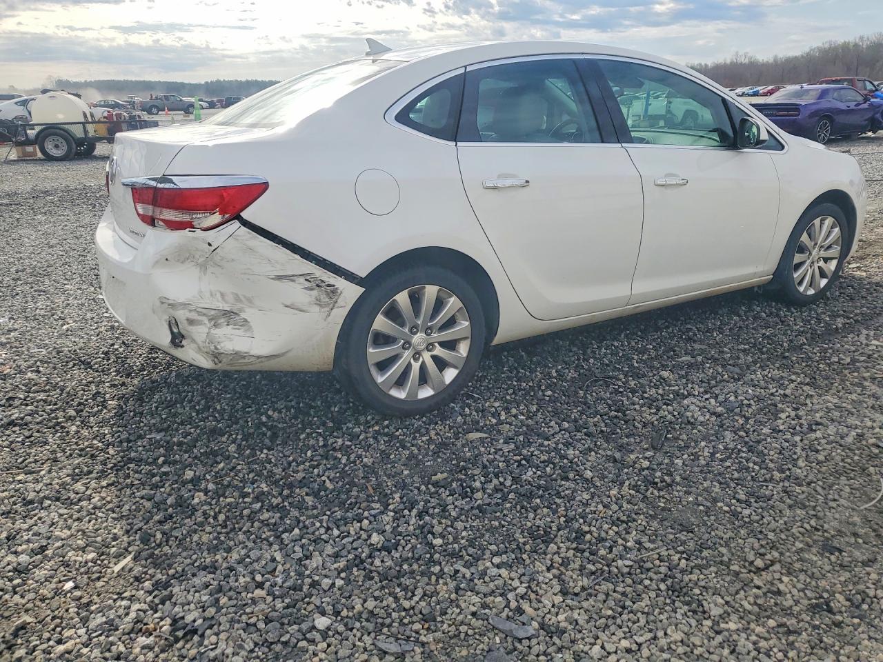 2014 Buick Verano VIN 1G4PN5SK4E4229109 photo 3