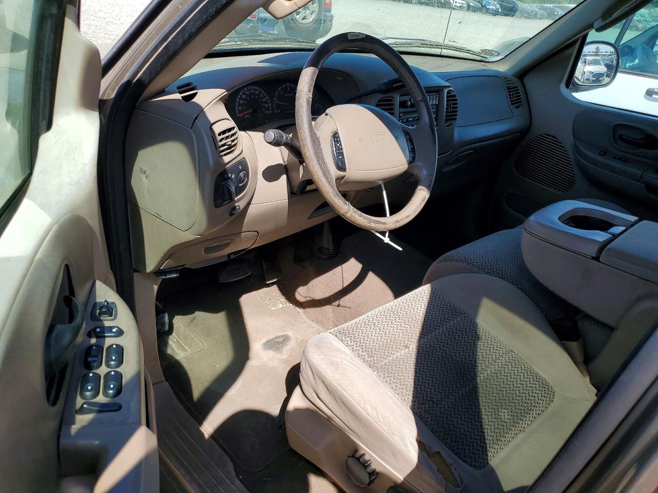 2002 Ford F150 VIN 1FTRW07622KC35264 photo 8