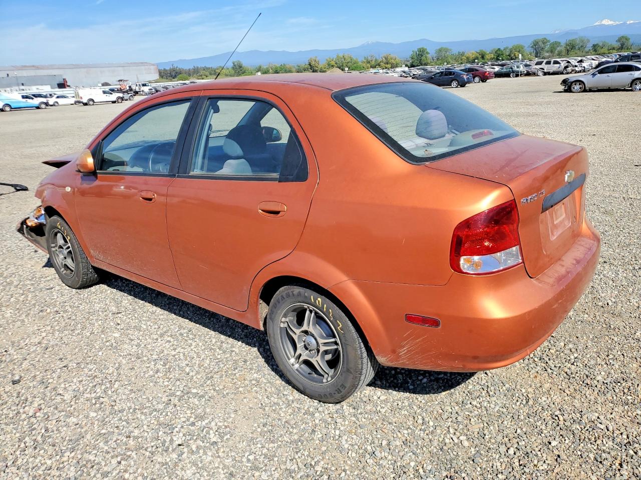 2005 Chevrolet Aveo VIN KL1TD52635B404879 photo 2