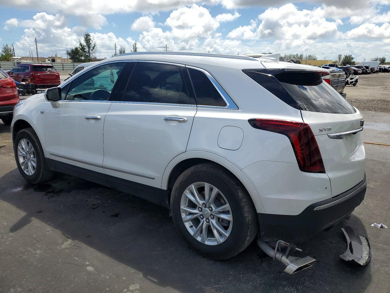 2023 Cadillac Xt5 VIN 1GYKNAR44PZ132040 photo 2