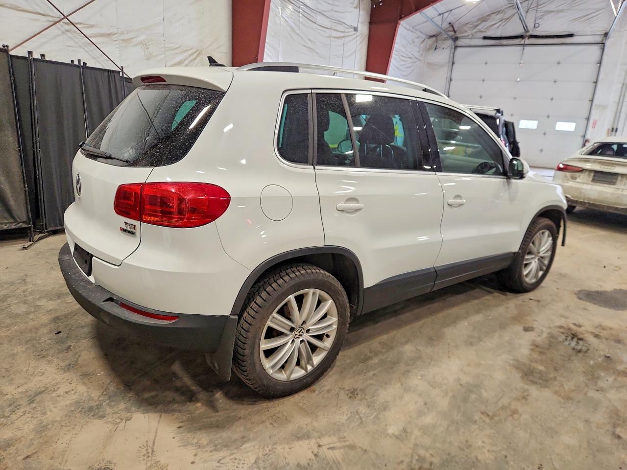 2016 Volkswagen Tiguan VIN WVGBV7AX1GW558795 photo 3