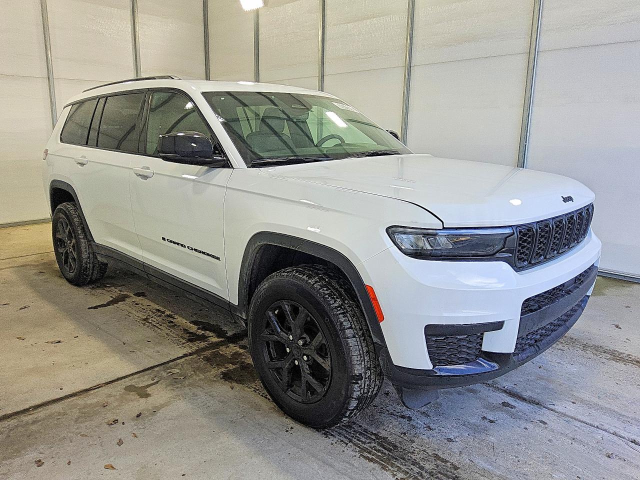 2025 Jeep Grand cher VIN 1C4RJJAGXS8643000 photo 4