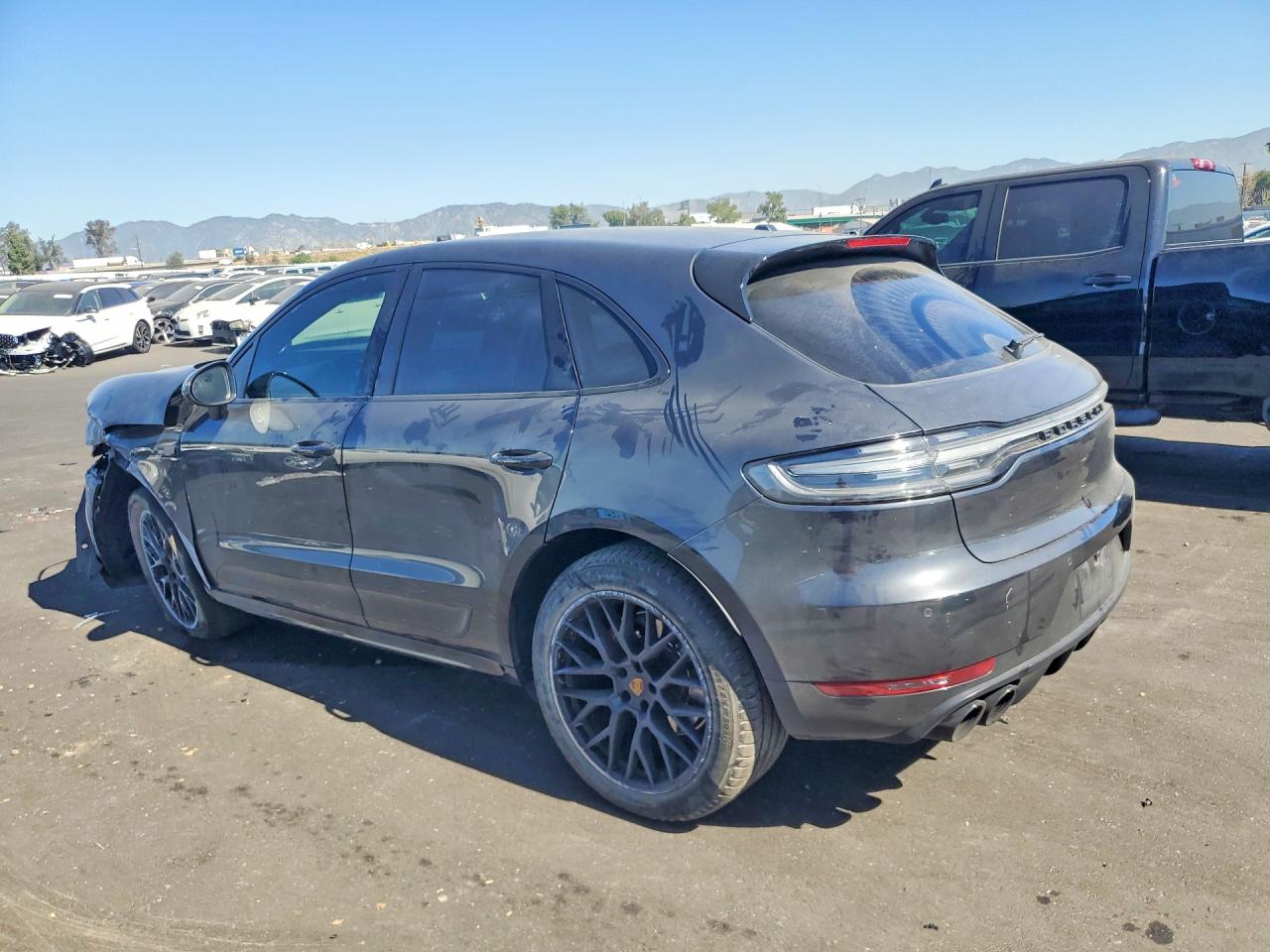 2020 Porsche Macan VIN WP1AG2A51LLB55521 photo 2