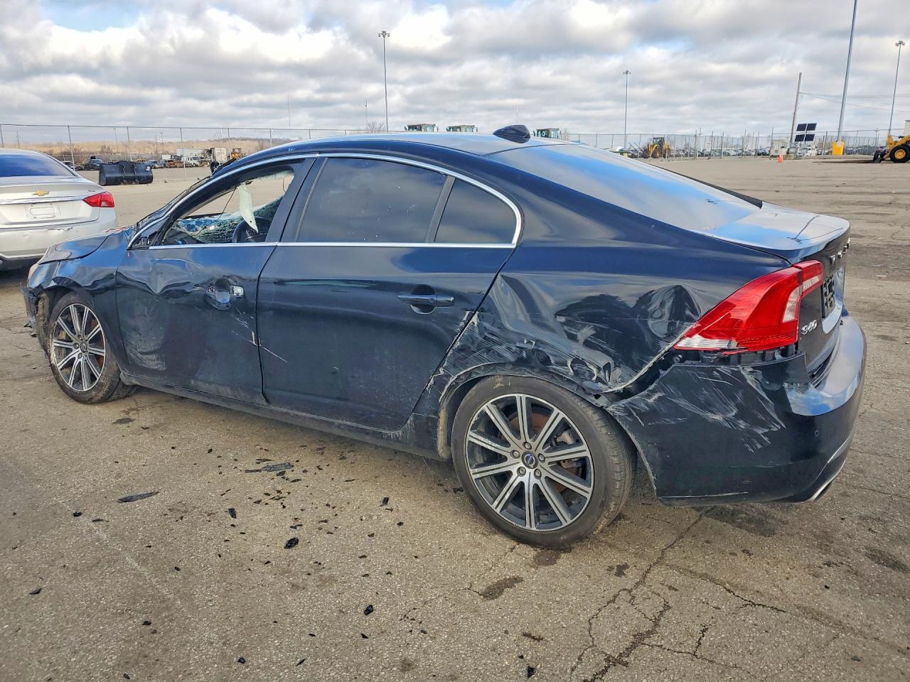 2017 Volvo S60 VIN LYV402TM8HB129758 photo 2