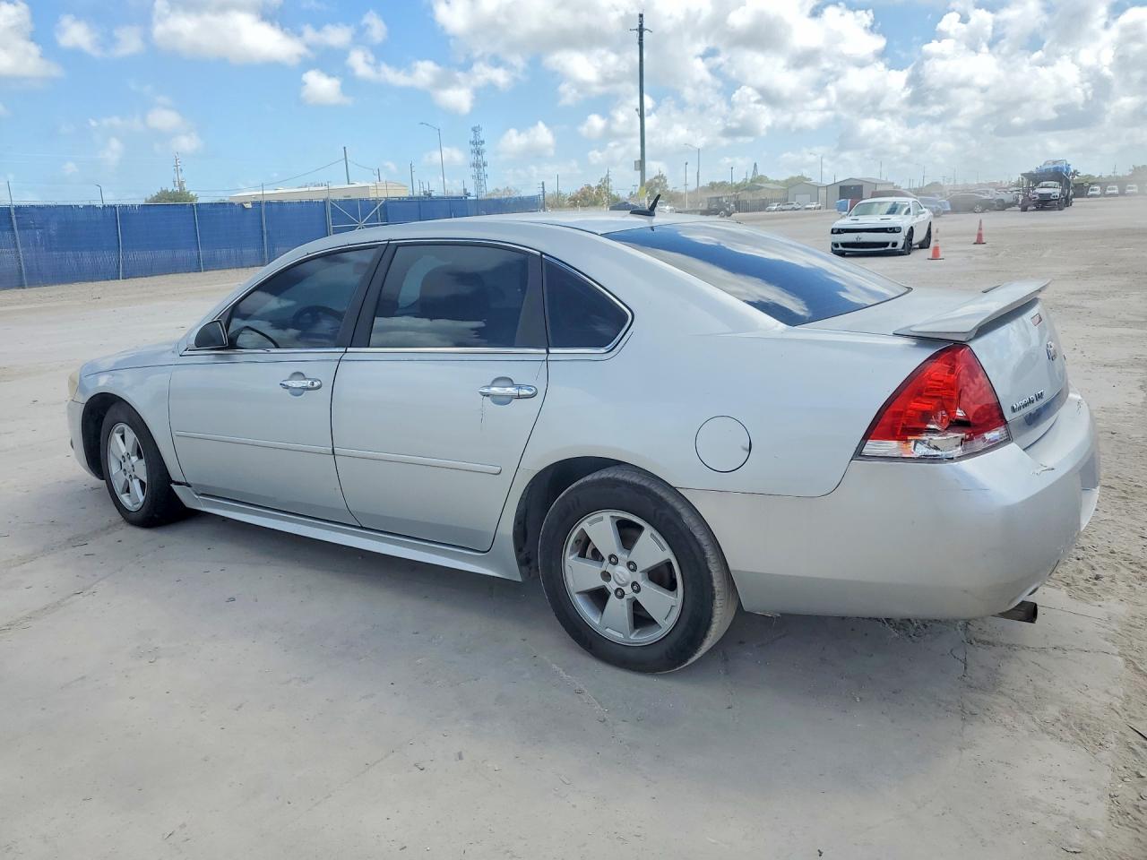 2011 Chevrolet Impala VIN 2G1WC5EM1B1184939 photo 2
