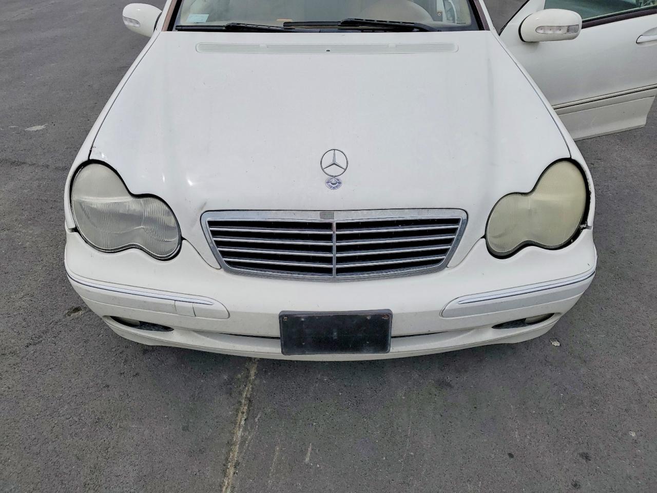2004 Mercedes-Benz C class VIN WDBRF61J34E017981 photo 11