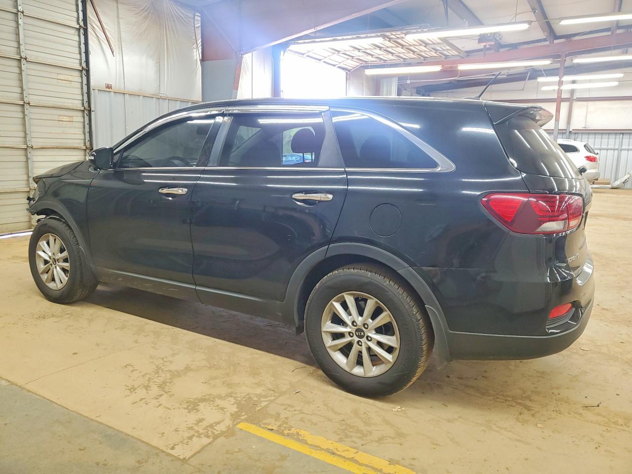 2019 Kia Sorento VIN 5XYPG4A33KG580643 photo 2