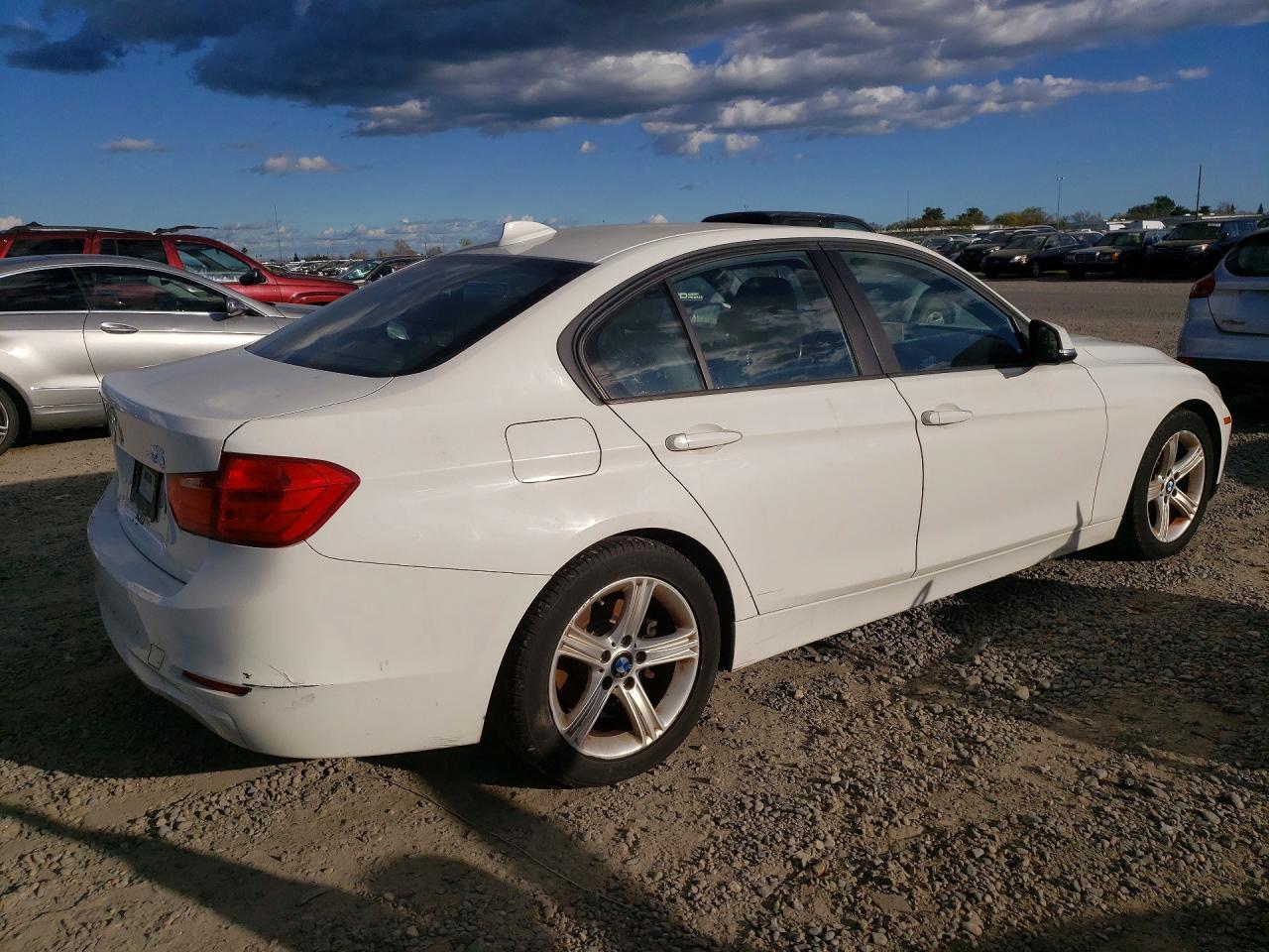 2014 BMW 3 series VIN WBA3C1C57EK110716 photo 3