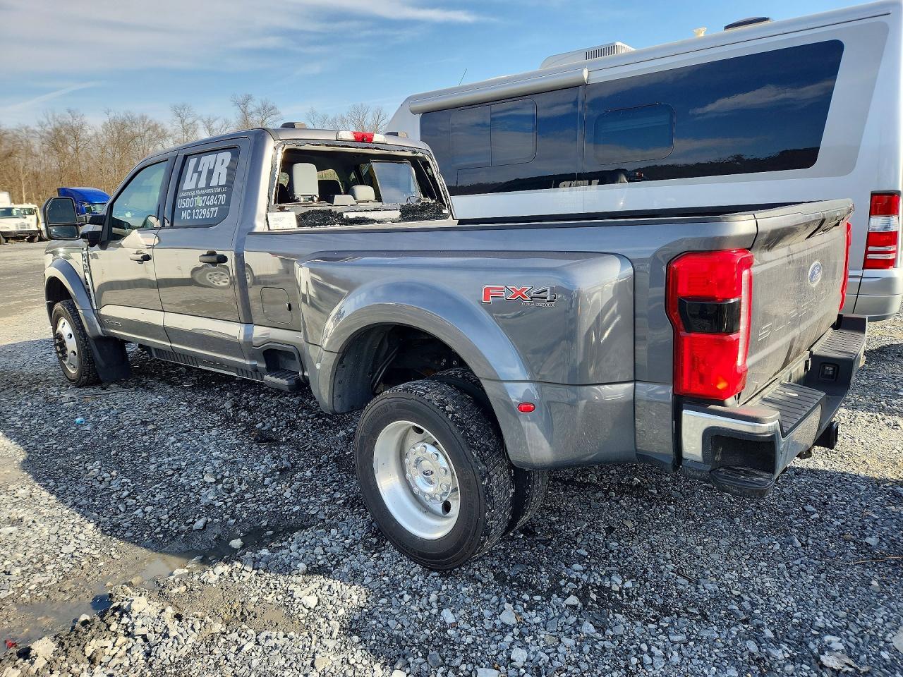 2023 Ford F450 VIN 1FT8W4DT4PED41329 photo 2