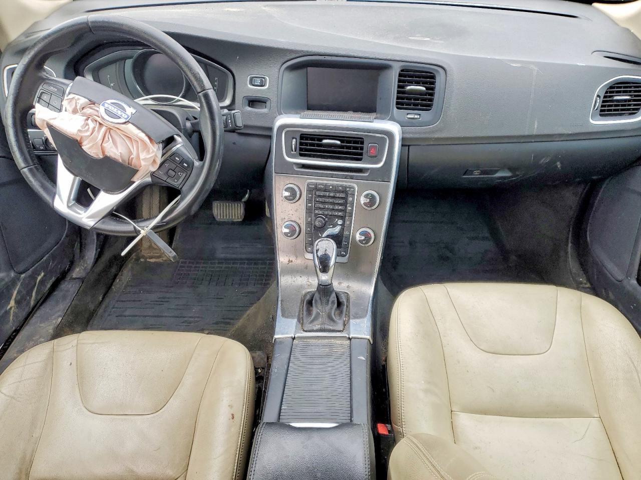 2016 Volvo S60 VIN YV126MFK1G2411536 photo 8
