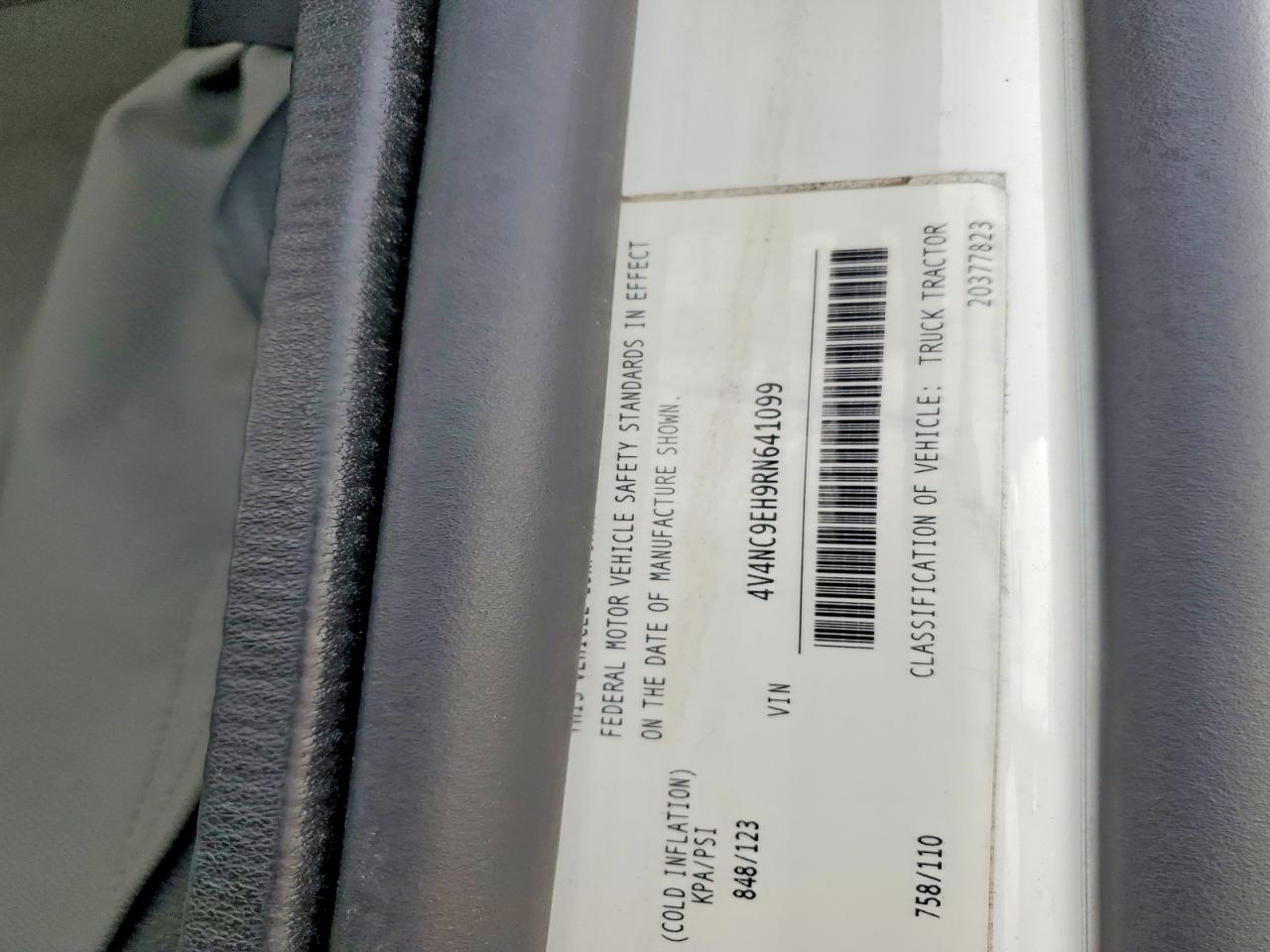 2024 VOLVO Vn VIN 4V4NC9EH9RN641099 photo 10
