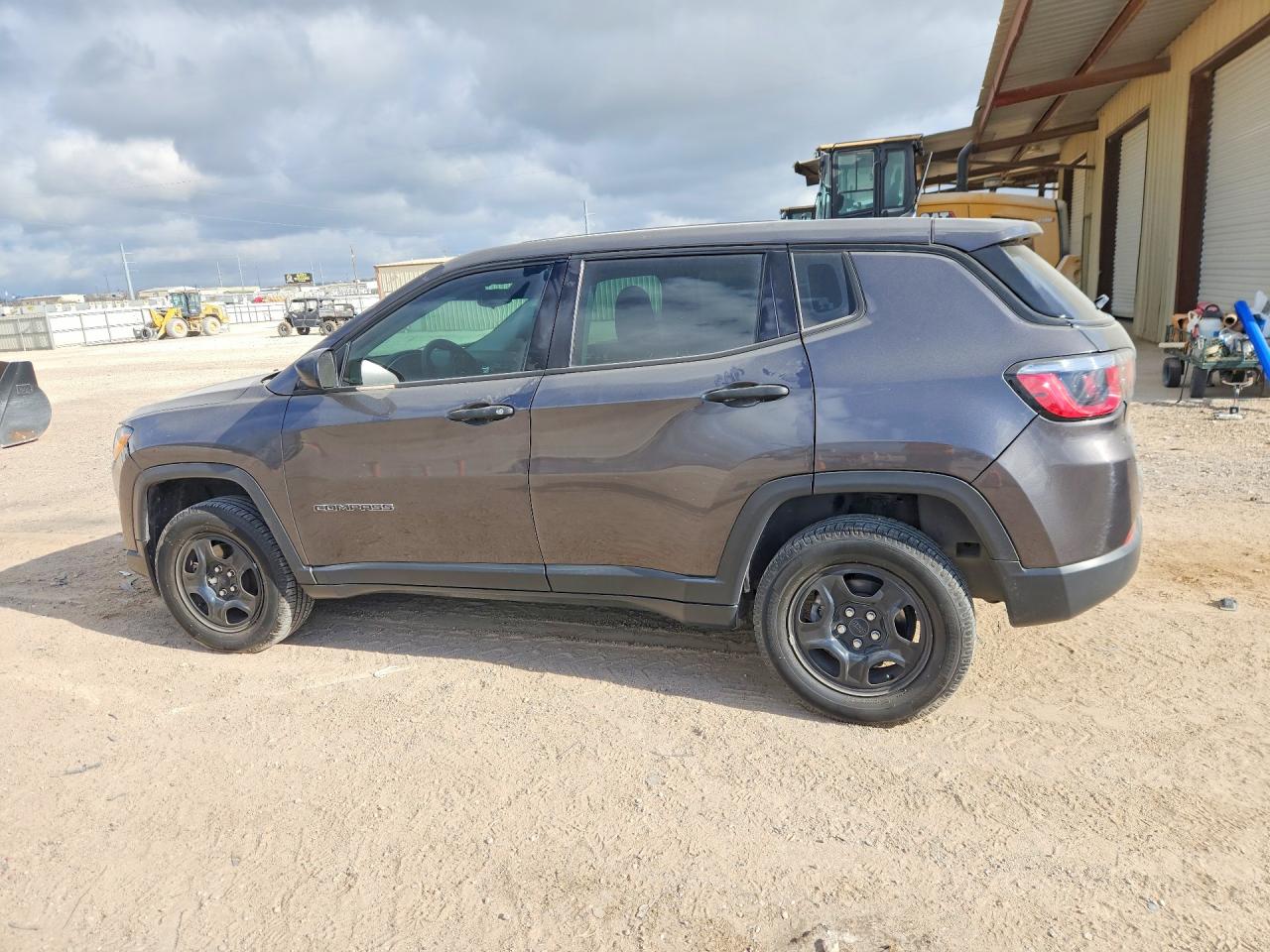 2018 Compass VIN 3C4NJDAB8JT135676 photo 2
