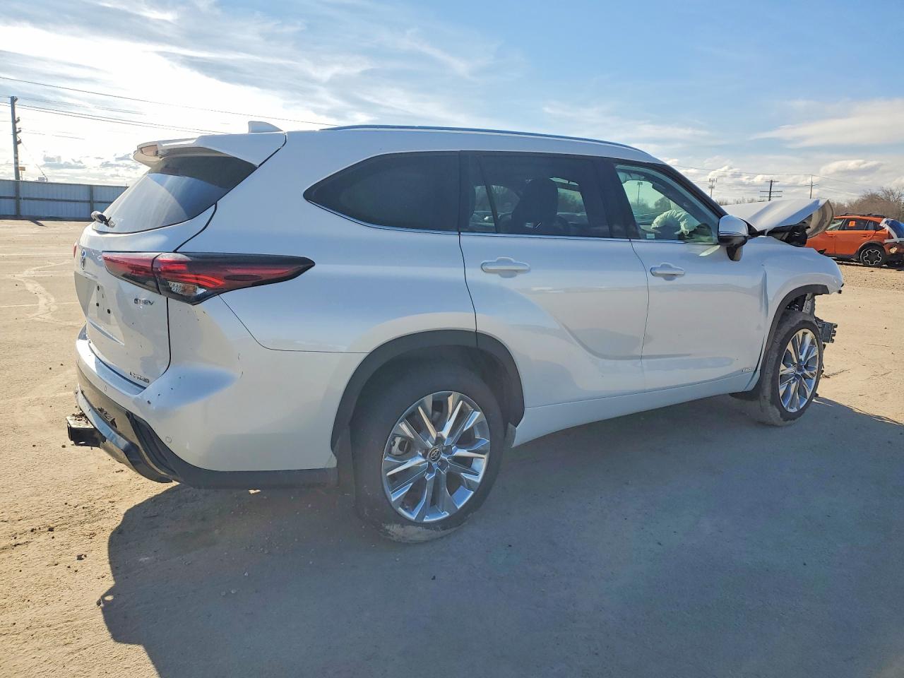 2025 Toyota Highlander hybrid VIN 5TDXBRCH7SS671888 photo 3
