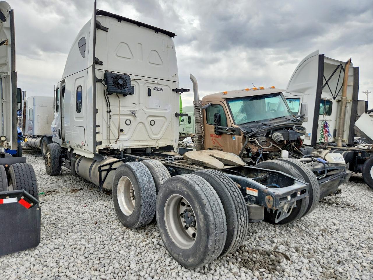 2022 FREIGHTLINER All models VIN 3AKJHHDR9NSMX3502 photo 3