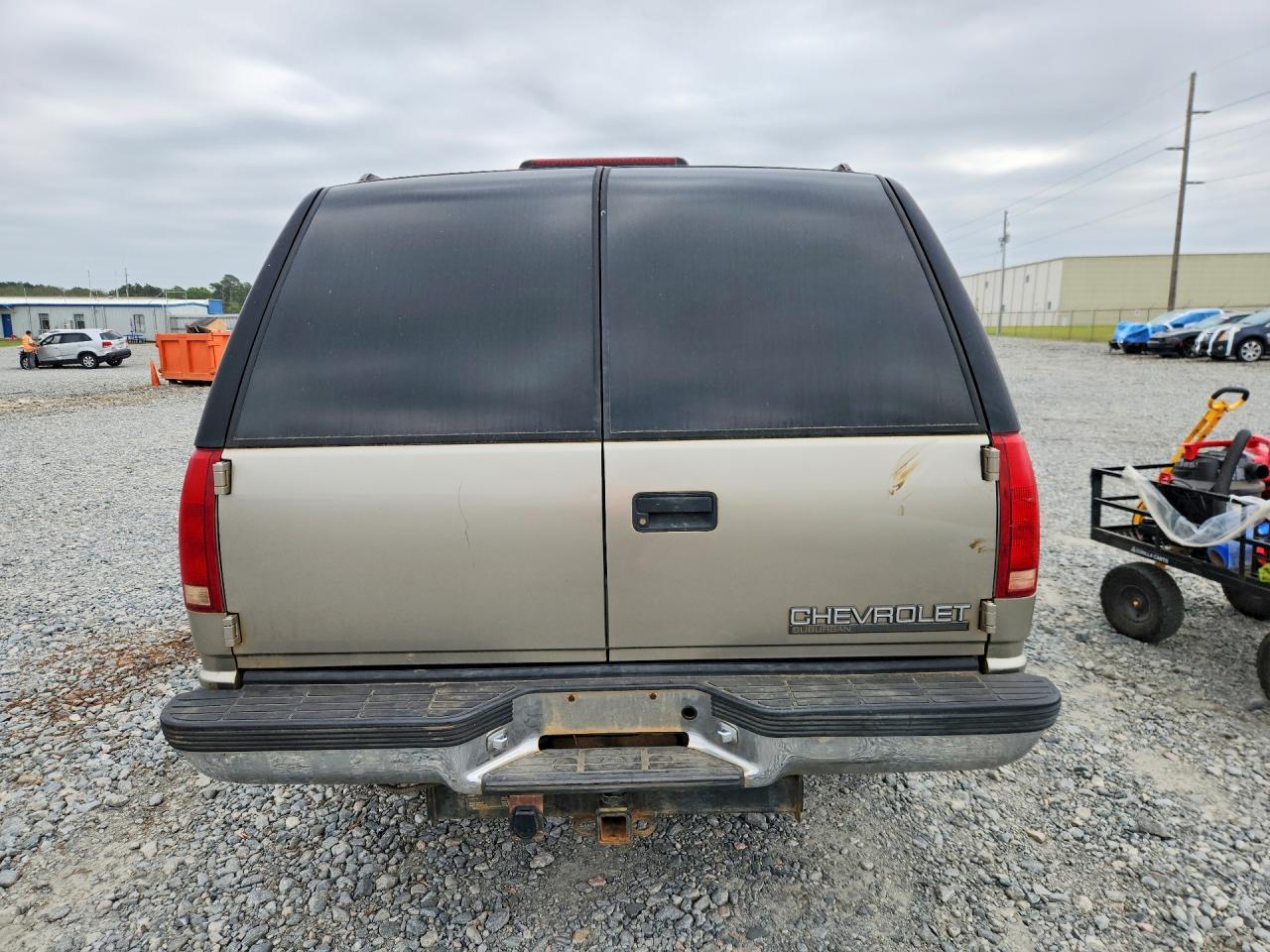 1998 Chevrolet Suburban VIN 3GNFK16R9WG142830 photo 6