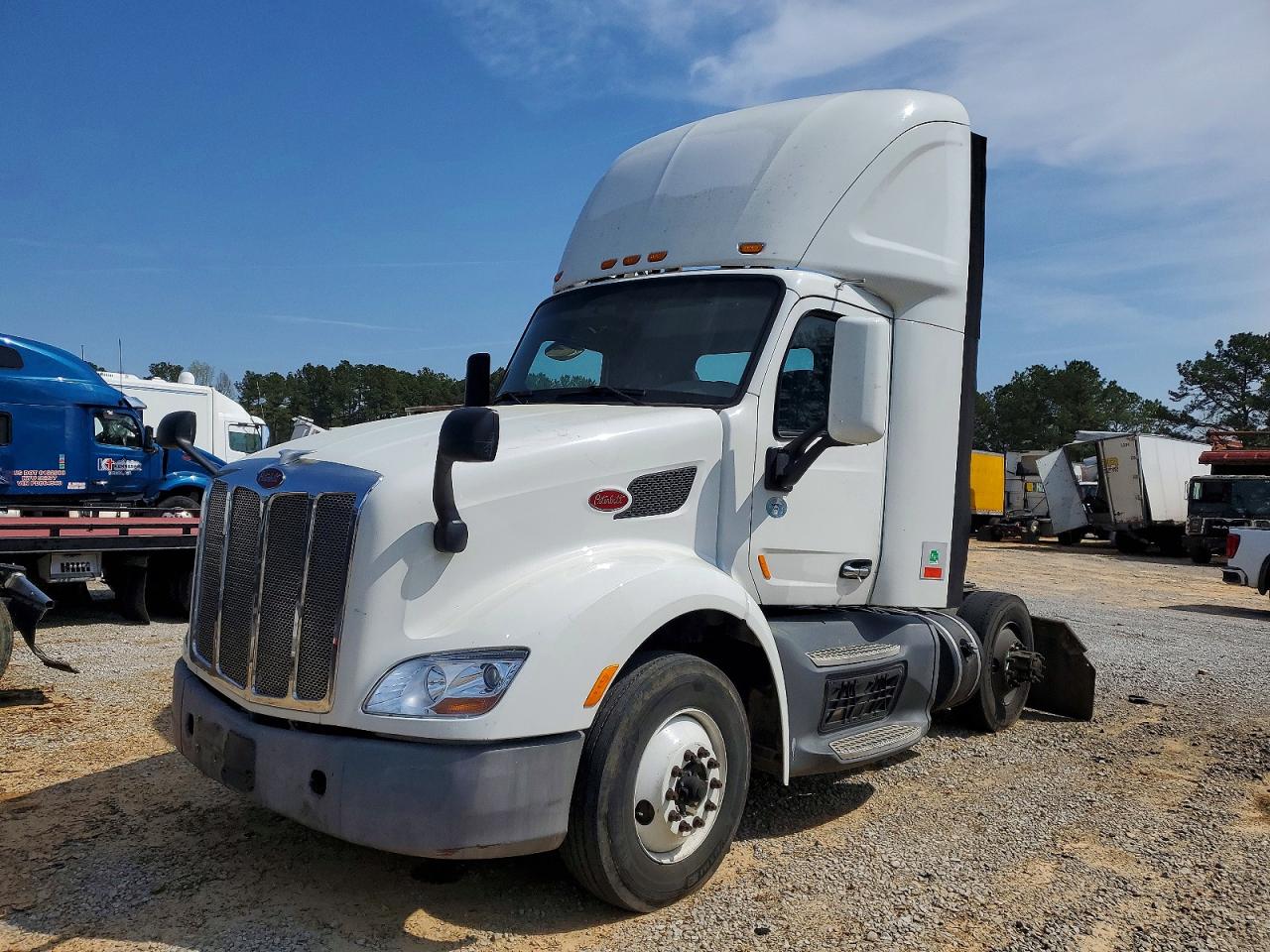 2017 PETERBILT All models VIN 1XPBA48X5HD428888 photo 2