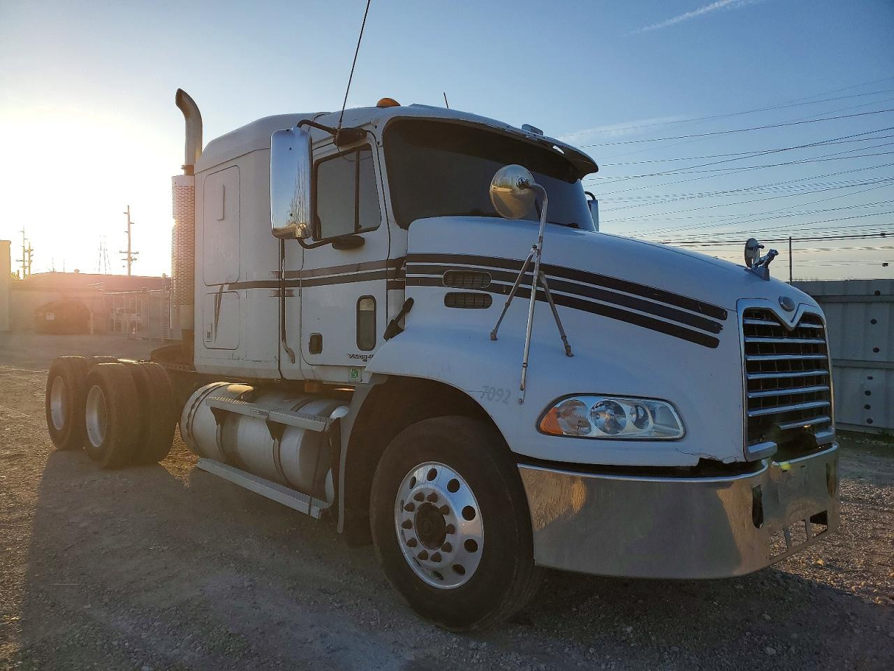 2001 MACK All other VIN 1M1AE06Y41W007521 photo 1