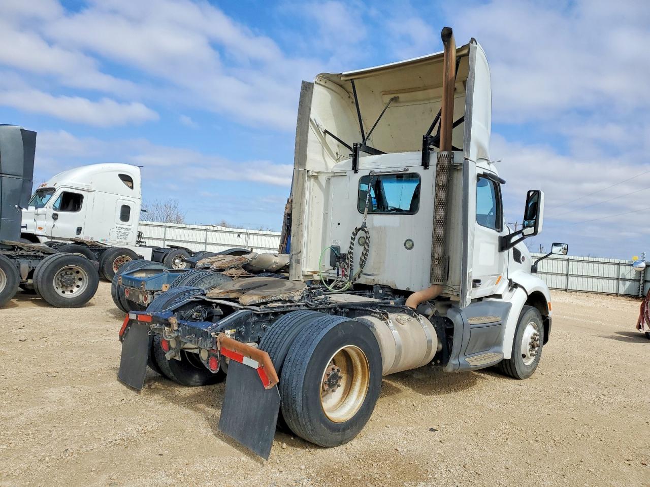 2016 PETERBILT All models VIN 1XPBA48XXGD339834 photo 4