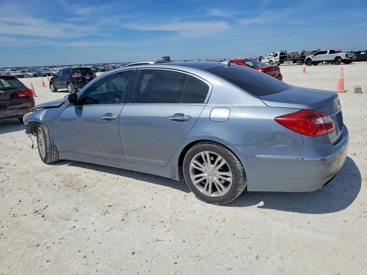 2014 Hyundai Genesis VIN KMHGC4DD3EU262357 photo 2